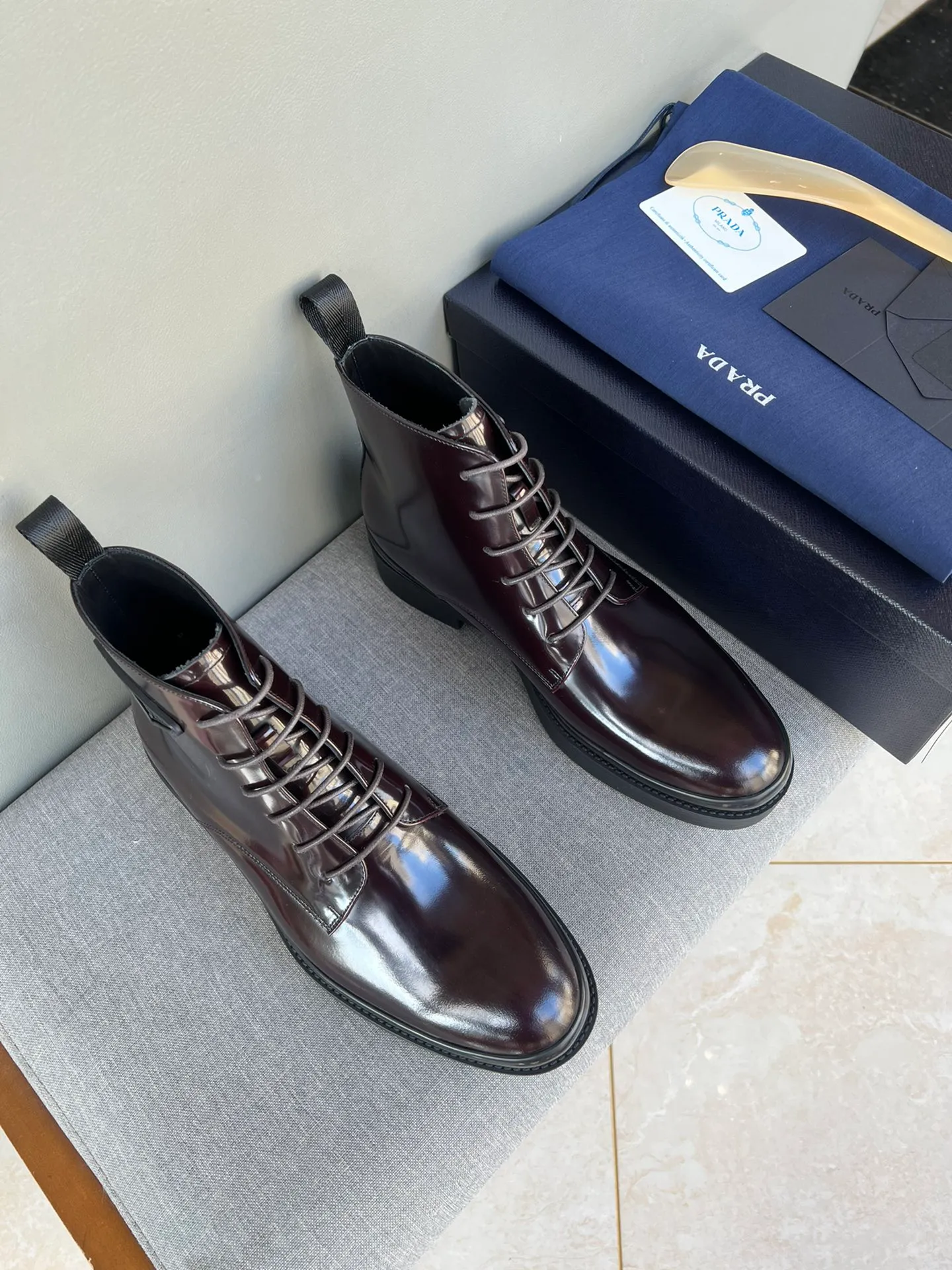 Batch of 1000💰Exclusive hot-selling new Prada Chelsea thick-soled men's shoes, naked boots, imported calf leather on the surface, cow leather on the lining, the outsole is made of private model TPU material, the frosted effect is consistent with the original version, 39-44 in stock (38, 45 custom-made, non-refundable)